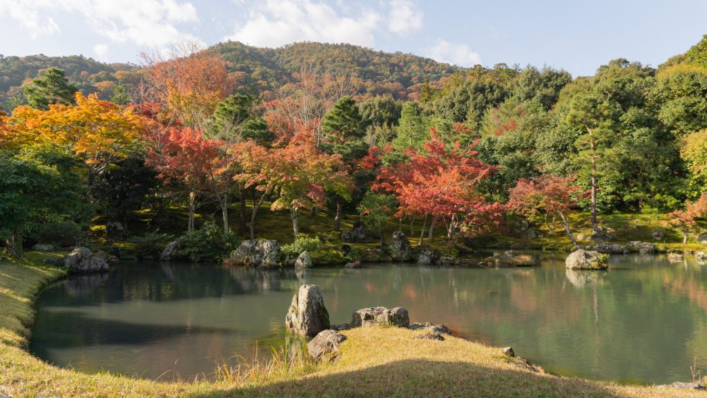 Tenryū-ji Temple pond with fall foliage