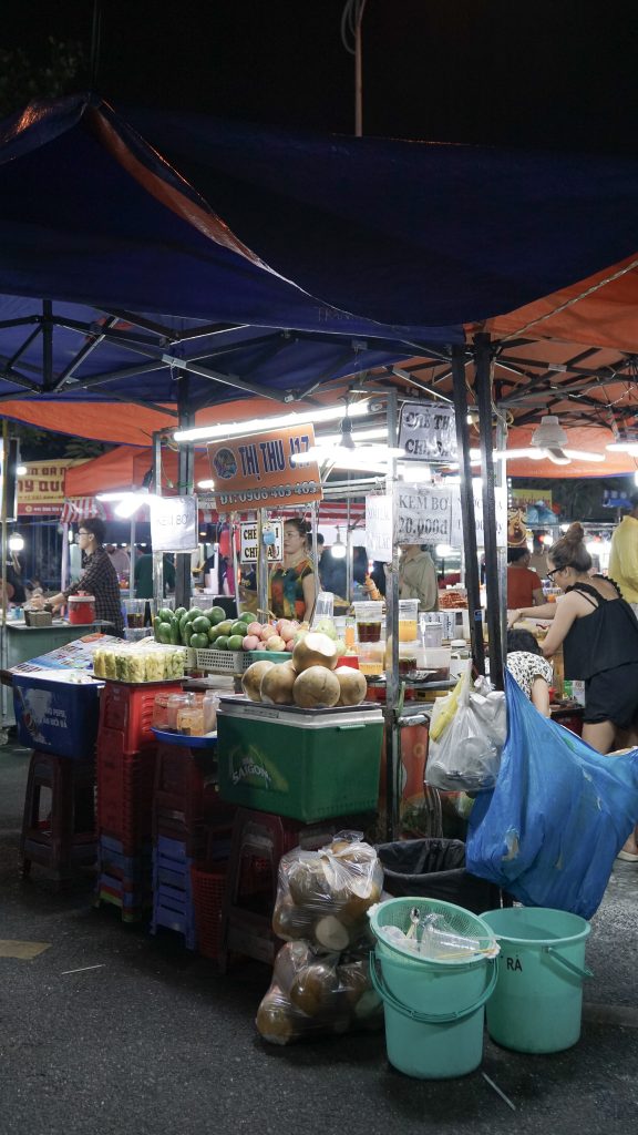 food stalls at Da Nang night market