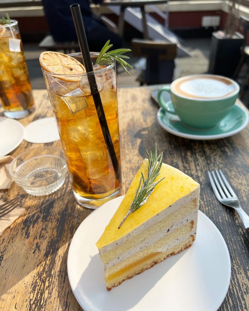 Seoulism Instagrammable Cafe Seoul Cake and drinks