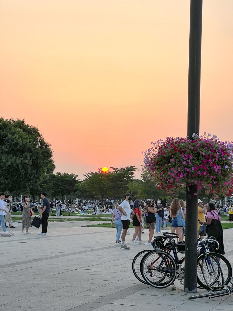 Free things to do in Seoul: sunset at Hangang Park