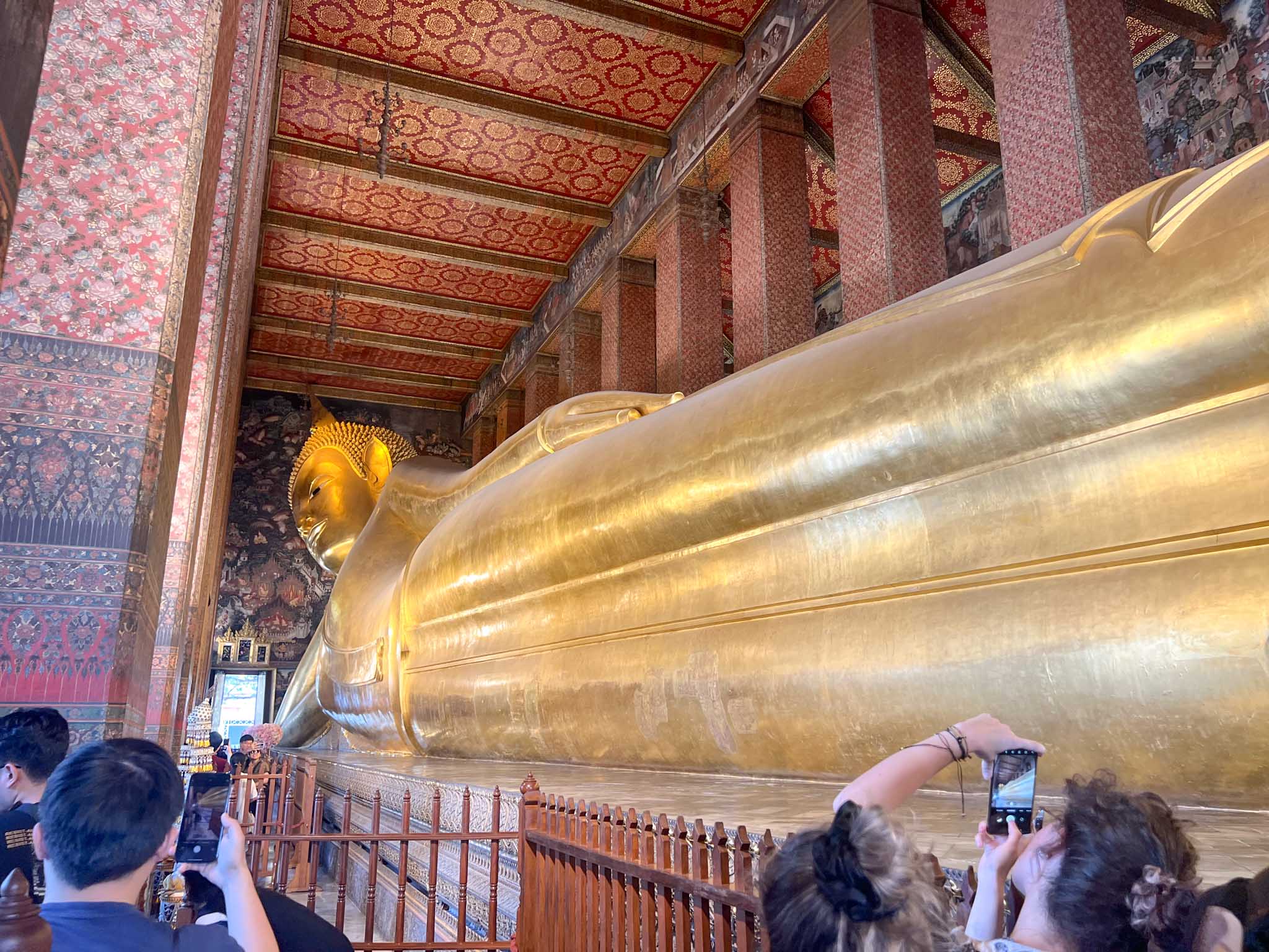 Big golden reclining buddha Bangkok